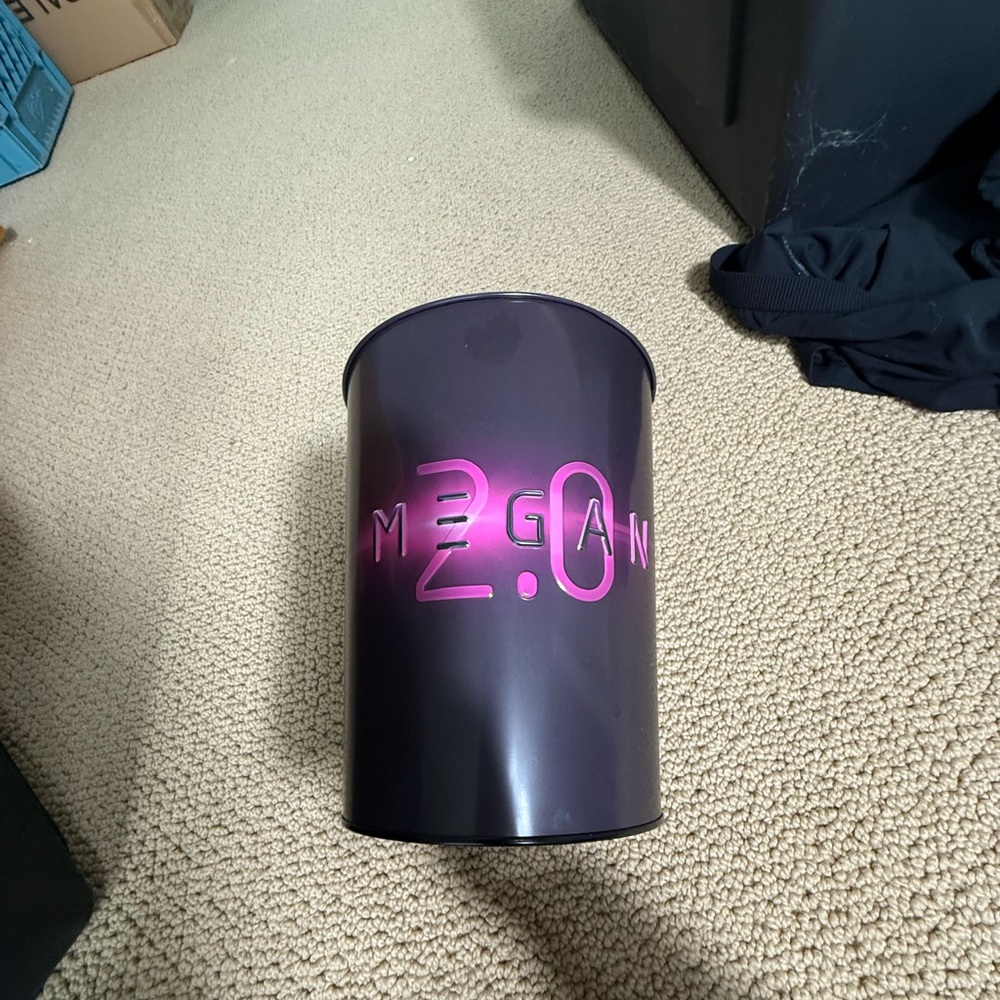 Megan 2.0 popcorn bucket - Picture 2 of 2